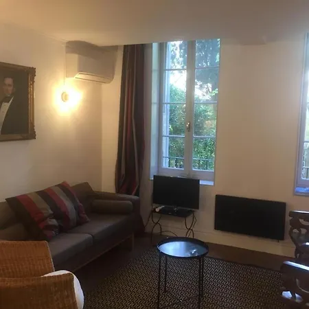 Face au Palais-2